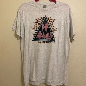 light gray def leppard graphic tee🐆